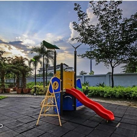 Lovely 2 Bedroom Condo With Free Secured Parking Manila Exterior foto